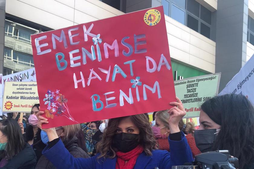 Ankara’da kadınlar, 'Ayrımcılığa, yoksulluğa, erkek ve devlet şiddetine karşı özgürlüğümüz için isyandayız' diyerek 8 Mart Dünya Emekçi Kadınlar Günü’nde buluştu. 