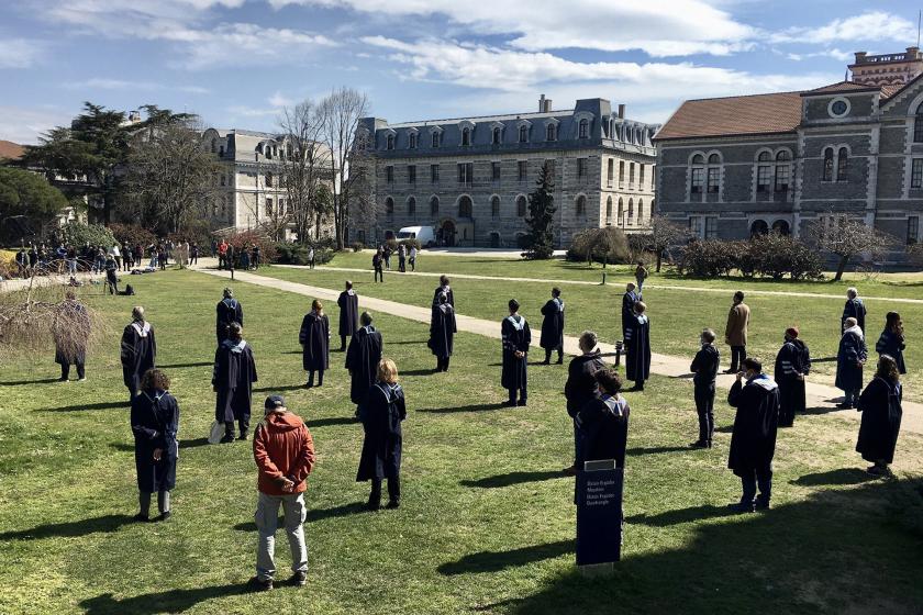 Boğaziçi Üniversitesi akademisyenleri rektörlüğe sırtını çevirdi