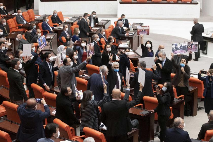 Ömer Faruk Gergerlioğlu'nun vekilliğinin düşürülmesi TBMM'de protesto edildi