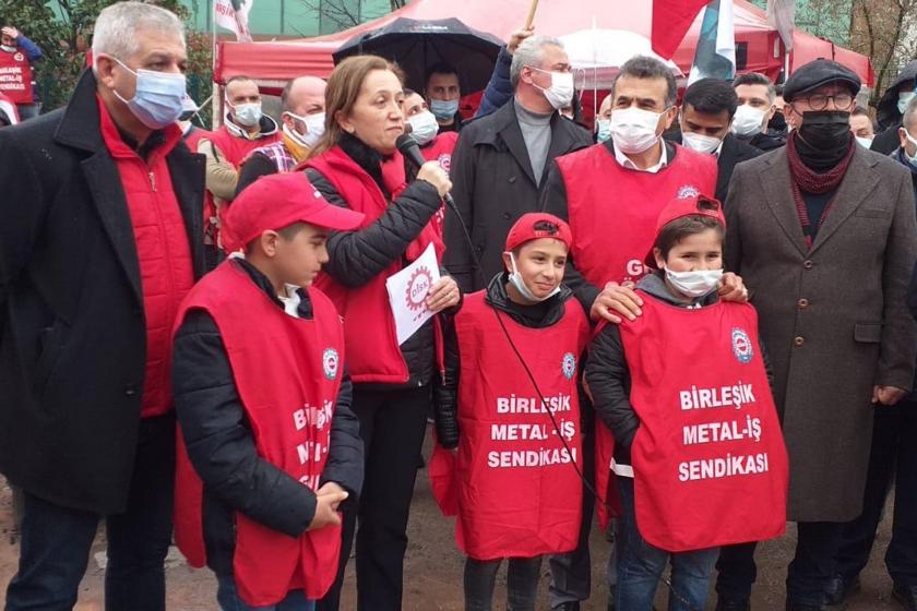 DİSK Genel Başkanı Arzu Çerkezoğlu Cem Bialetti fabrikasında grevde olan işçileri ziyaret etti.