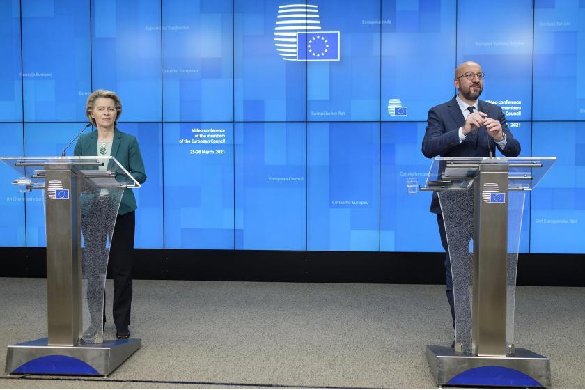 Ursula von der Leyen ve Charles Michel