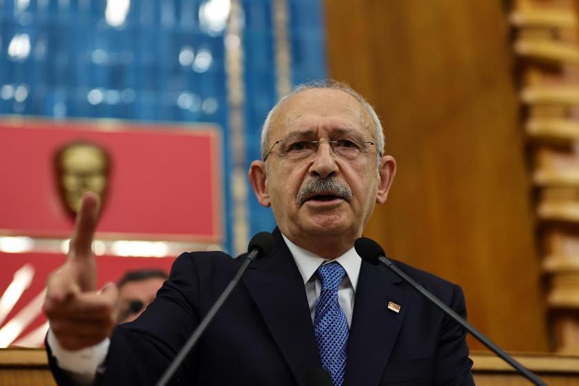 Kemal Kılıçdaroğlu kürsüde konuşuyor