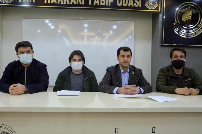 Van-Hakkari Tabip Odası, Van Yüzüncü Yıl Üniversitesi Dursun Odabaş Tıp Merkezi’nde kadro ve hekim sayısındaki eksiklikler ile sağlıkçıların sorunlarına dair açıklama yaptı.