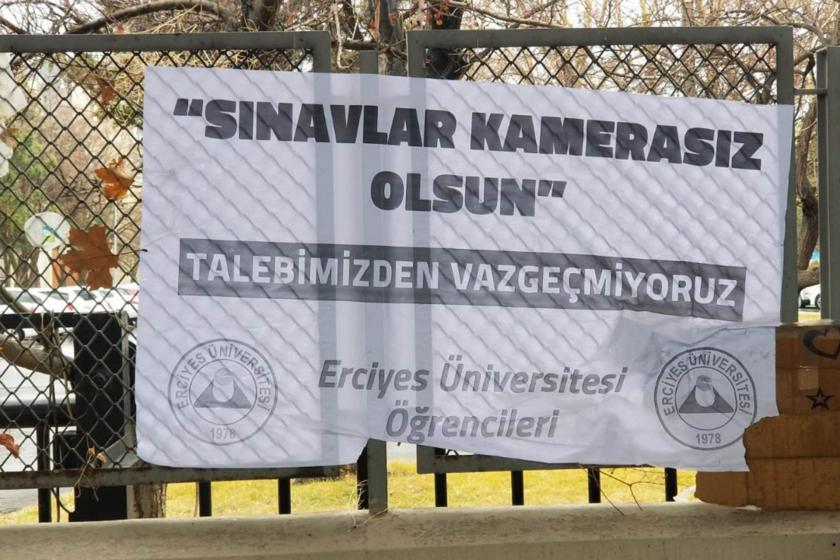 Erciyes Üniversitesi öğrencileri kamerasız sınav talebini dövize yazdı