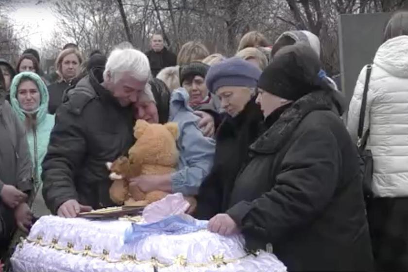 Donetsk'te saldırıda ölen çocuğun cenaze töreni