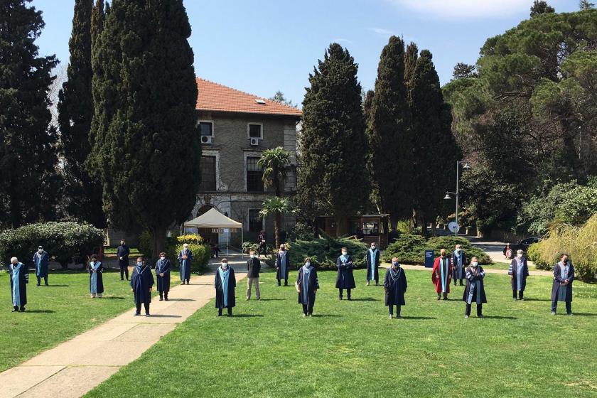 Boğaziçi Üniversitesi akademisyenleri 71'inci kez rektörlük binasına sırtını döndü