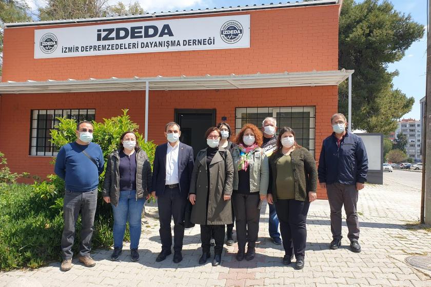 Emek Partisi Genel Başkanı Ercüment Akdeniz (soldan üçüncü) İZDEDA'yı ziyaret etti