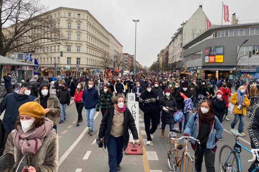 Berlin'de binlerce kişinin katıldığı yürüyüş