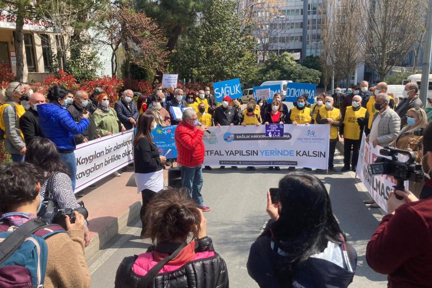 Şişli Etfal Dayanışması Şişli Etfal’in yerinde dönüştürülmesi talebiyle basın açıklaması yaparken