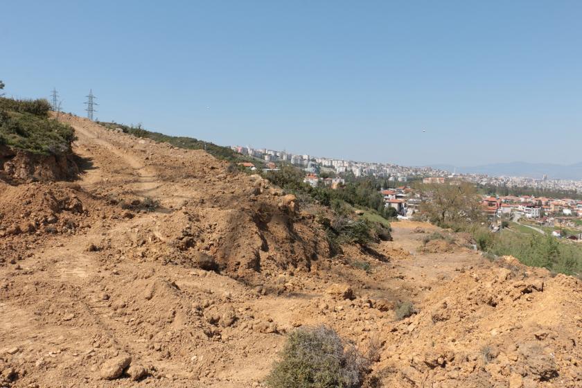 İzmir'de TOKİ ihalesini alan firma tapulu araziden izinsiz yol geçirme nedenini 'Çok acelemiz vardı, en uygun yer olarak burayı bulduk' diyerek açıklamaya çalıştı.