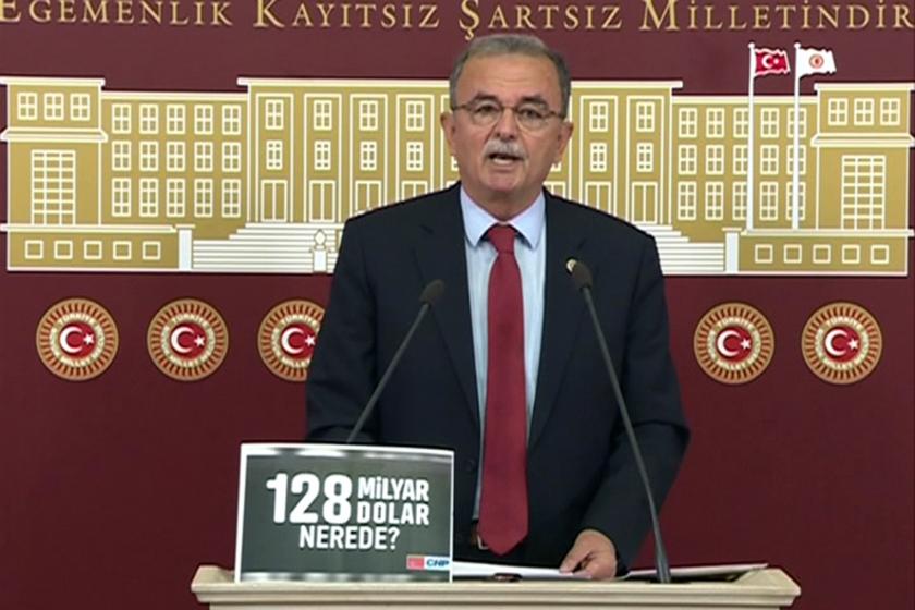 CHP Milletvekili Süleyman Girgin Mecliste basın toplantısı düzenlerken.