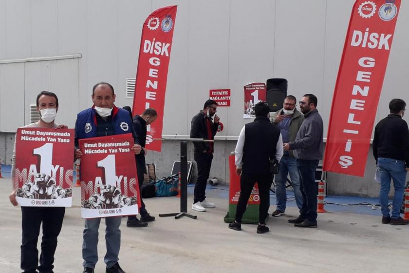 Elinde 1 Mayıs dövizleri olan Çankaya Belediyesi işçileri