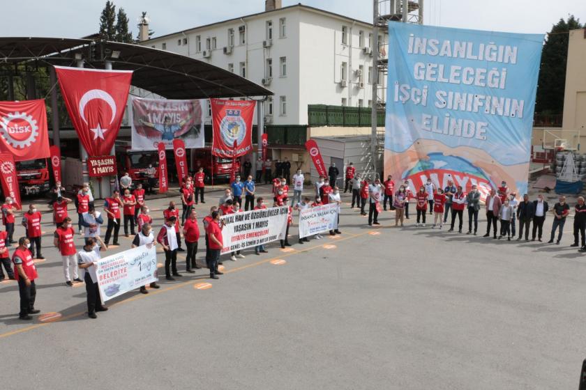 İzmir'de itfaiye işçileri 