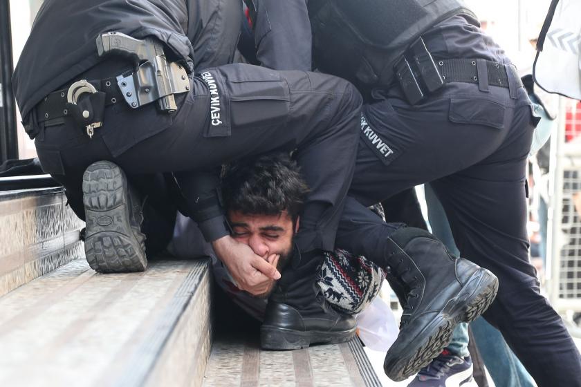 1 Mayıs'ta Taksim'e çıkmak isteyen gruplara polis müdahalesi