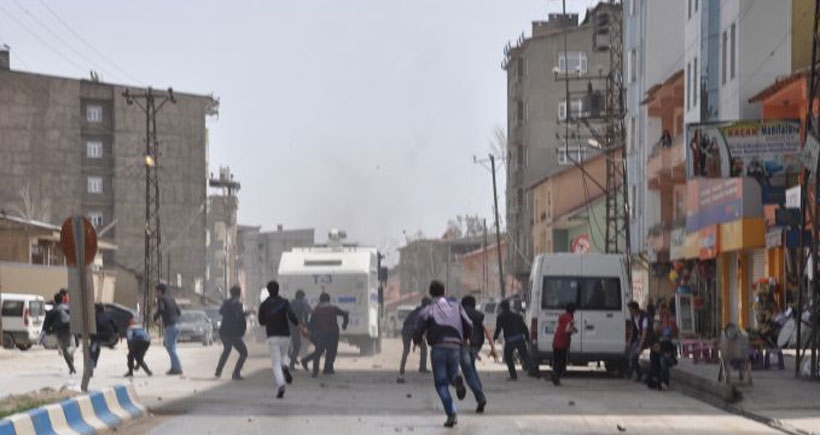 Yüksekova'da 12 yaşındaki çocuk polis kurşunuyla yaralandı