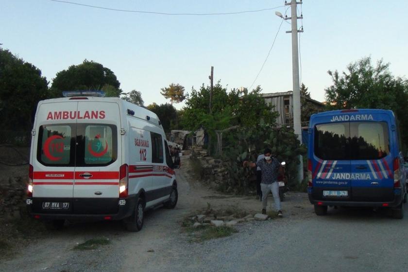 ambulans ve jandarma aracı olay yerinde 