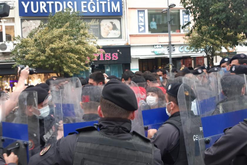 Birleşik Gençlik Meclisleri üyelerinin eylemine polis müdahalesi