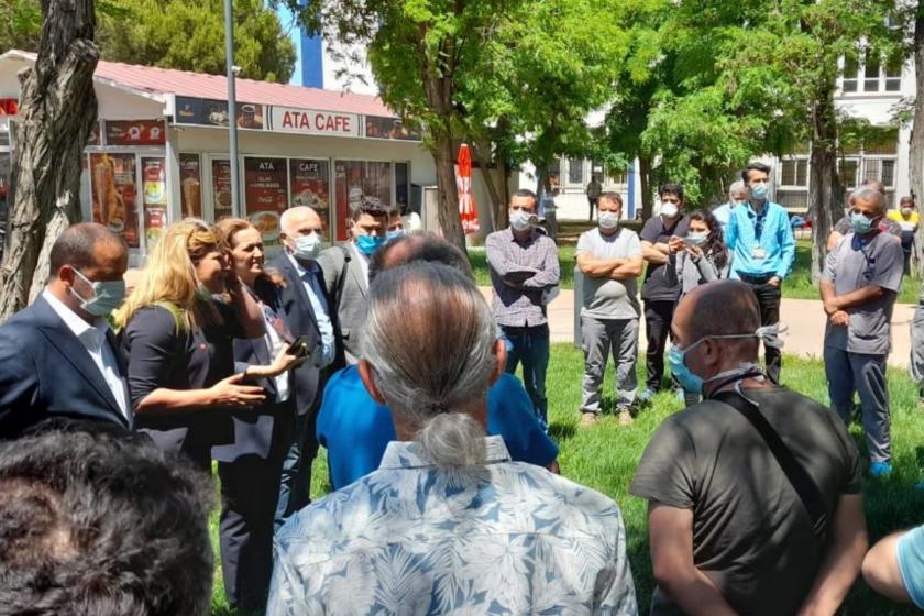 DİSK Genel Başkanı Arzu Çerkezoğlu İzmir'de sağlık çalışanlarıyla bir araya geldi.