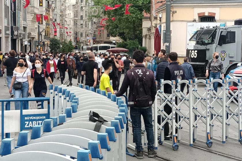 İstiklal caddesi girişinde bariyerler