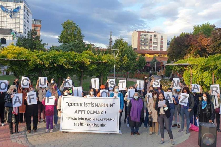 Meclis komisyonlarında TİHEK Başkanı Süleyman Arslan ve AKP’li vekil Abdullah Güler’in erken yaşta evliliğe affı yeniden gündeme getirmesine Eskişehirli kadınlar tepki gösterdi.