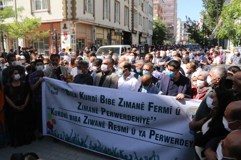 Van'da düzenlenen anadil eylemi