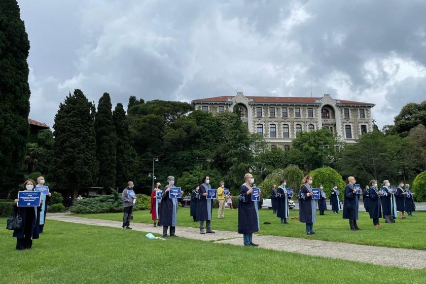 Boğaziçi Üniversitesi akademisyenleri rektörlüğe sırtını çevirdi