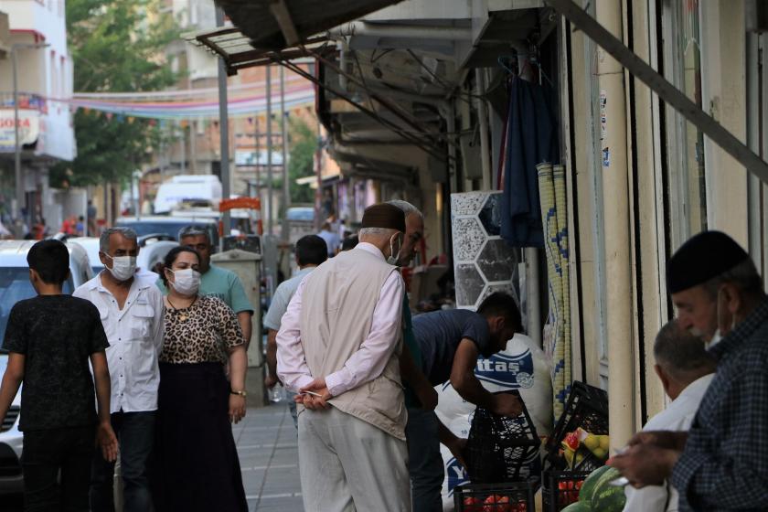 Silvan'da sokaktaki insanlar