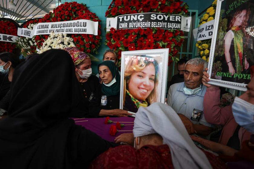 HDP İzmi il binasına yönelik saldırıda katledilen Deniz Poyraz, binlerce kişinin katıldığı cenaze töreniyle toprağa verildi.