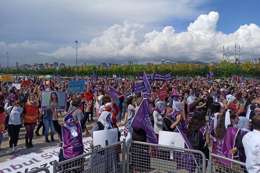 Kadınlar İstanbul Sözleşmesi için Maltepe'de bir araya geldi