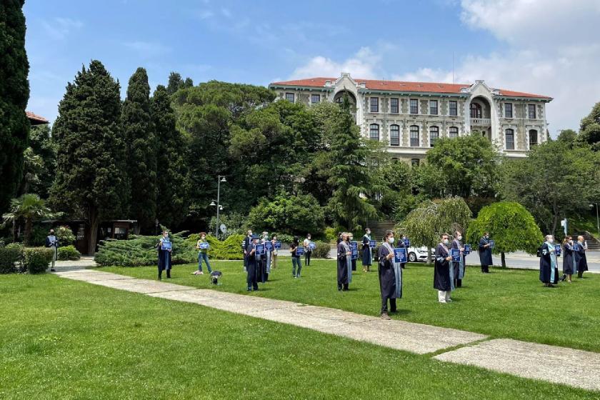 Boğaziçi Üniversitesi Akademisyenleri, 115. kez rektörlük binasına sırt döndüler