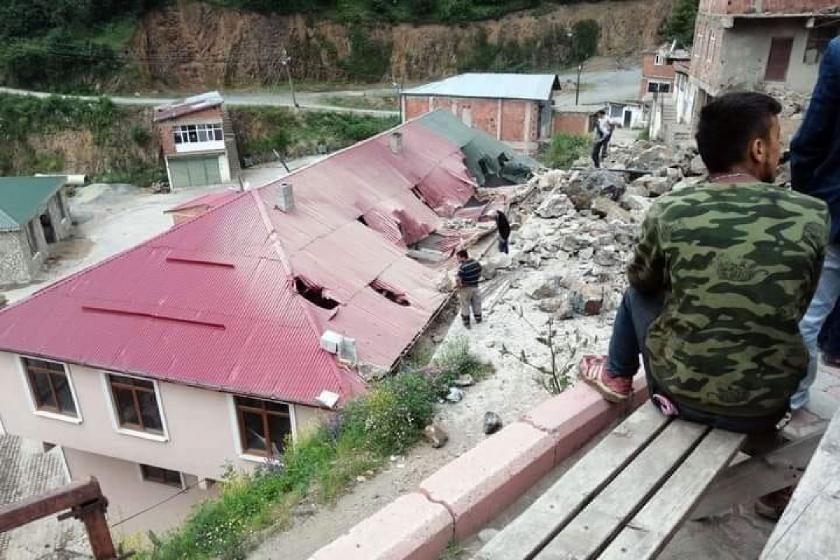 Giresun'da yol çalışmasındaki patlamada belediye binası ve bir ev hasar gördü