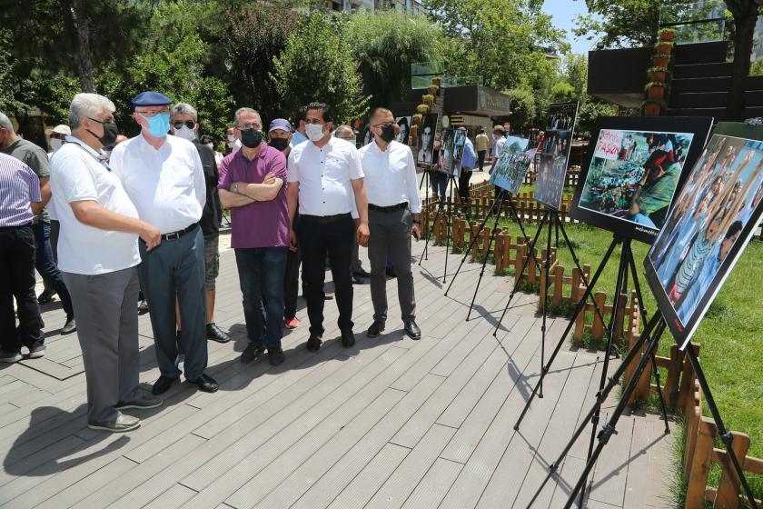 2 Temmuz fotoğraf sergisini gezenler