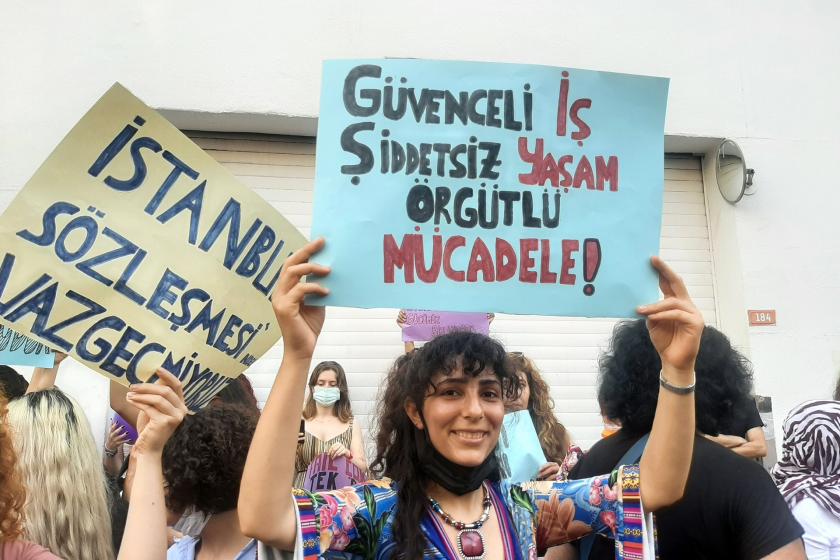 'Evin yükü de işin yükü de omuzlarımızda'