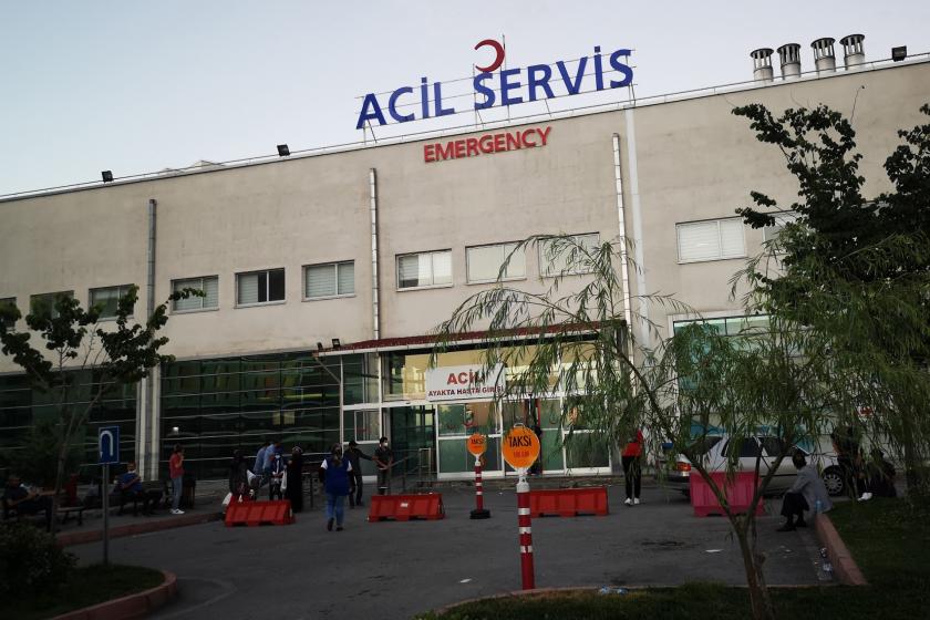 Acil Servis önü