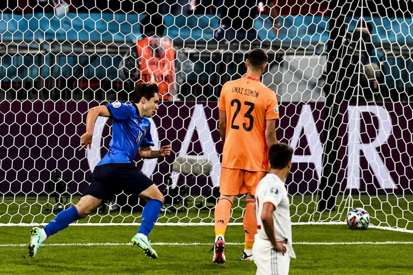 Federico Chiesa, attığı gol sonrası koşuyor