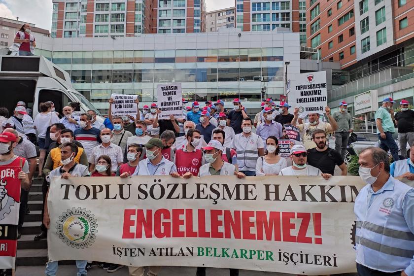 Bel Karper işçileri ve Tekgıda-İş sendikasının, Bel Karper genel merkezi önünde yaptıkları eylemden bir fotoğraf.