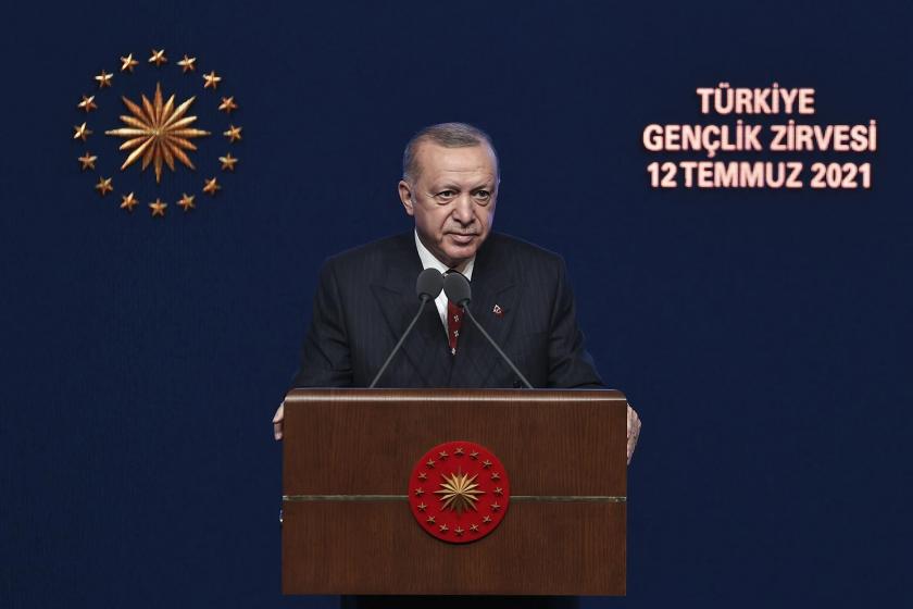 Tayyip Erdoğan kürsüde