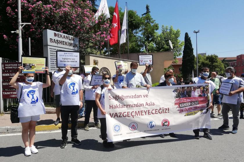 Radyoloji düzenlemesi için eylem yapan sağlıkçılar