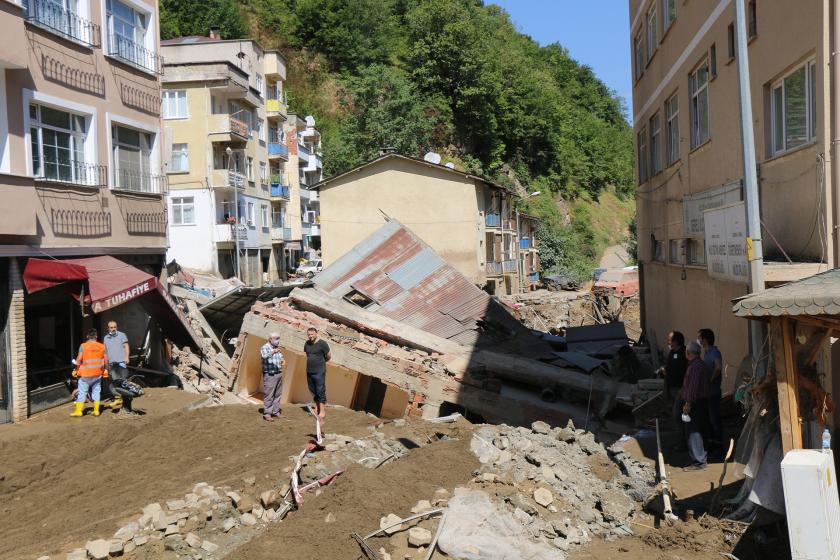 Selden zarar gören ev