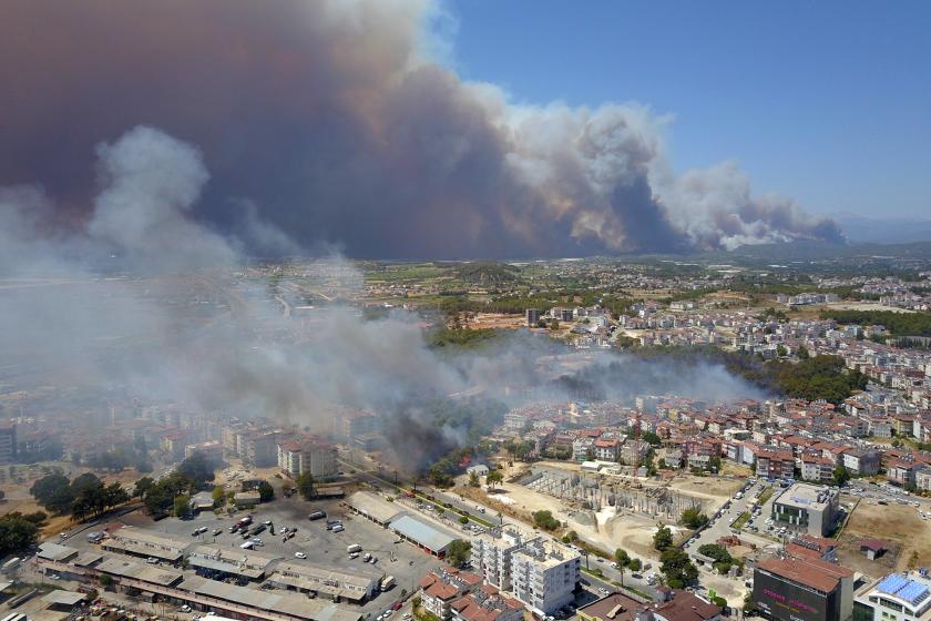 Manavgat yanıyor: 4 ayrı noktada çıkan orman yangınından 62 kişi etkilendi