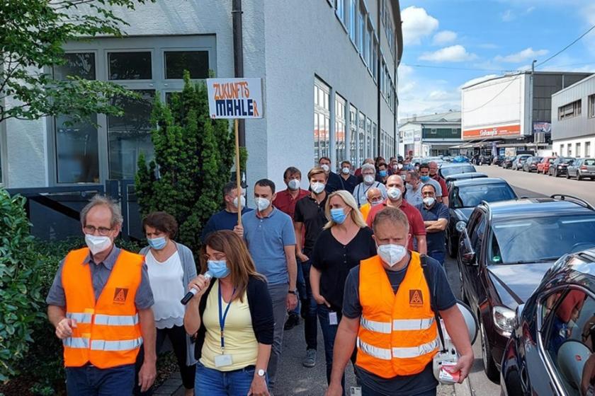 Alman Komünist Partisi üyelerinin düzenlediği bir yürüyüşten fotoğraf.