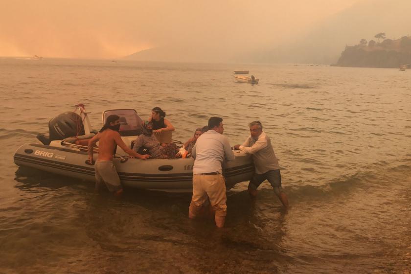 Bodrum'da deniz yoluyla tahliye edilen yurttaşlar