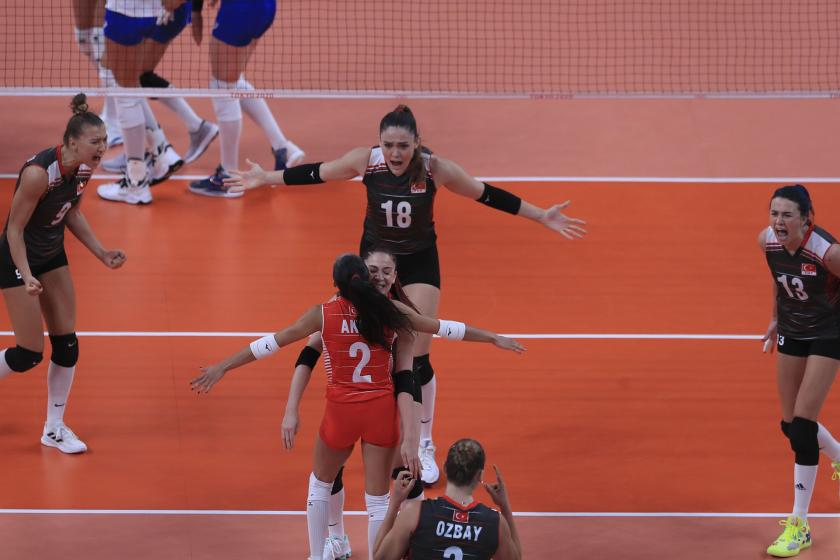 A Milli Kadın Voleybol Takımı, 2020 Tokyo Olimpiyat Oyunları'nda B Grubu'ndaki son maçında Rusya Olimpiyat Komitesi ile karşılaştı.