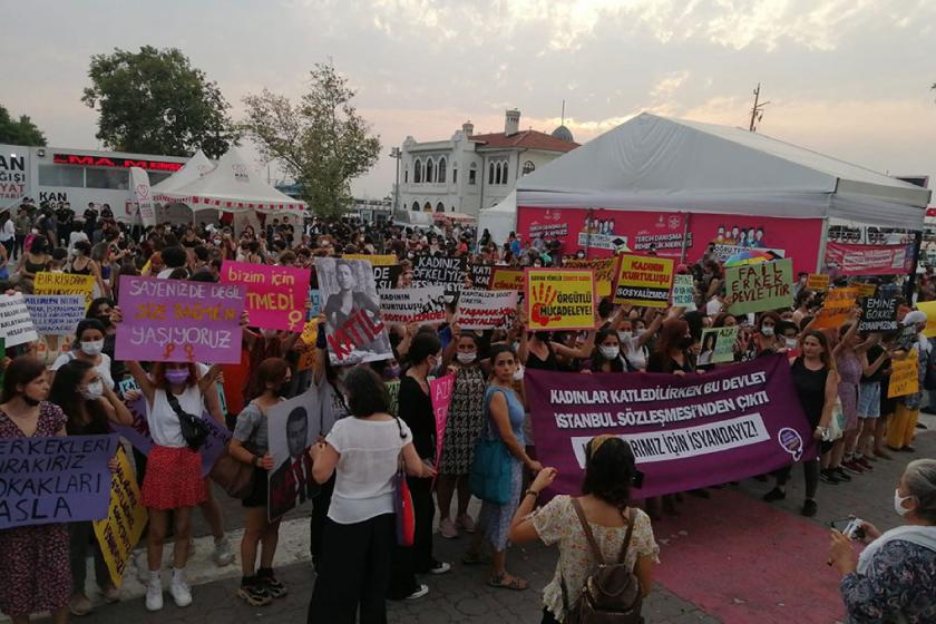 Kadın cinayetleri Kadıköy'de protesto edildi