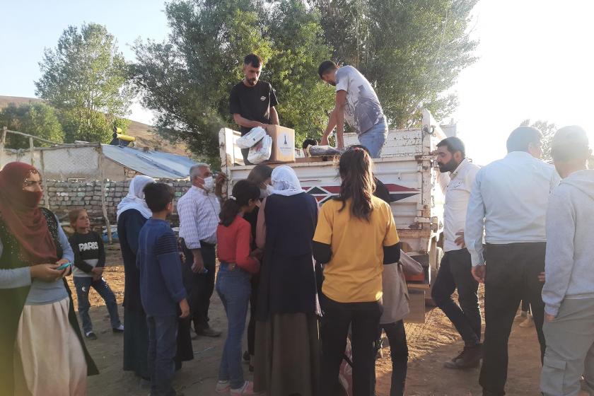 Van Emek ve Demokrasi Platformu selden zarar görenlere yardım götürdü