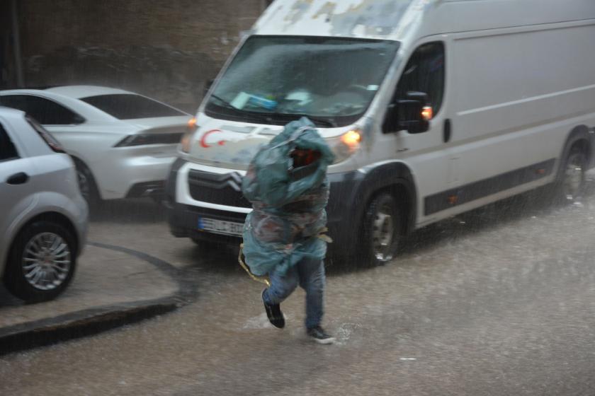 Ordu'nun Fatsa ilçesinde sağanak nedeniyle çok sayıda ev ve iş yerini su bastı