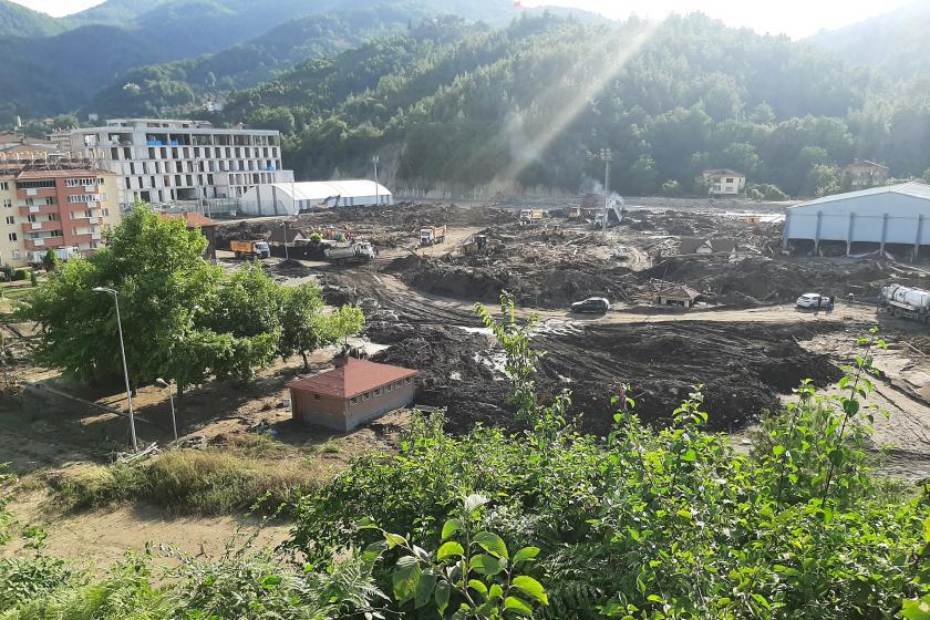 Bozkurt'ta enkaz kaldırma çalışmaları