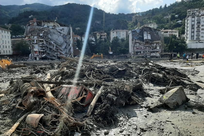 Bozkurt'ta sel sonrası yıkılan binalar