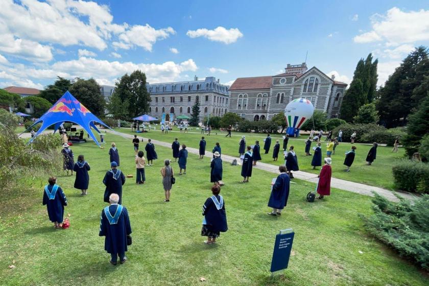 Boğaziçi Üniversitesi akademisyenleri rektörlüğe sırtını çevirdi