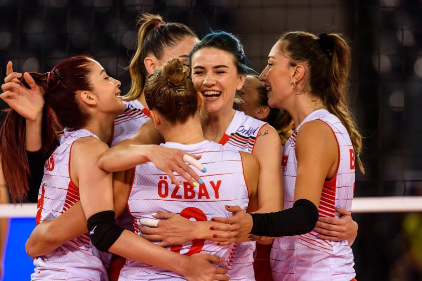 A Milli Kadın Voleybol Takımı, Avrupa Şampiyonası üçüncü maçında İsveç'i 3-0 yendi